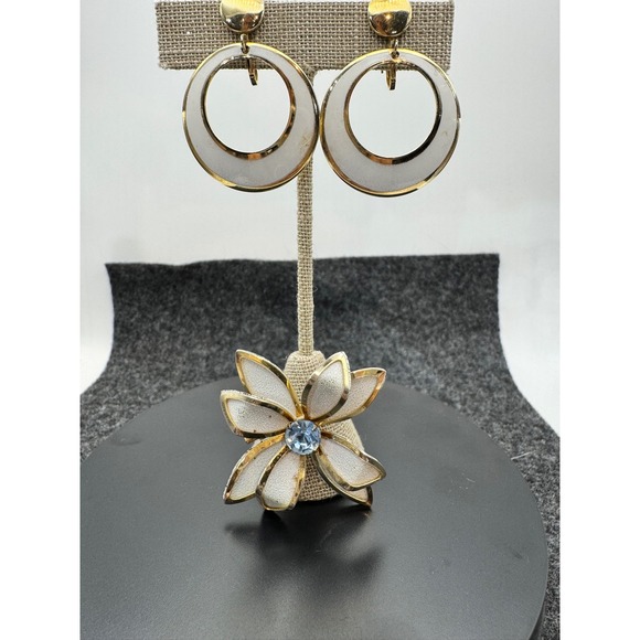 Jewelry - Vintage White & Gold Tone Jewelry Set Flower Brooch & Clip On Hoop Earrings MCM